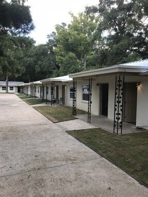 Building Photo - Cozy studio on Crawfordville Rd. Unit 3