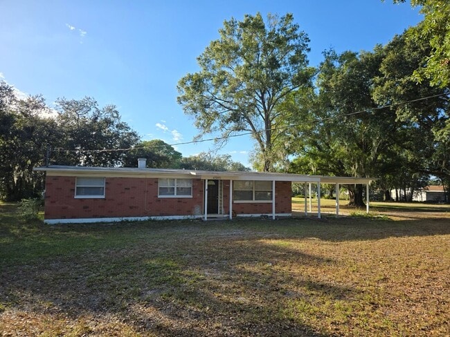Photo - Spacious 3-Bed, 1-Bath Home on Quiet Road ...