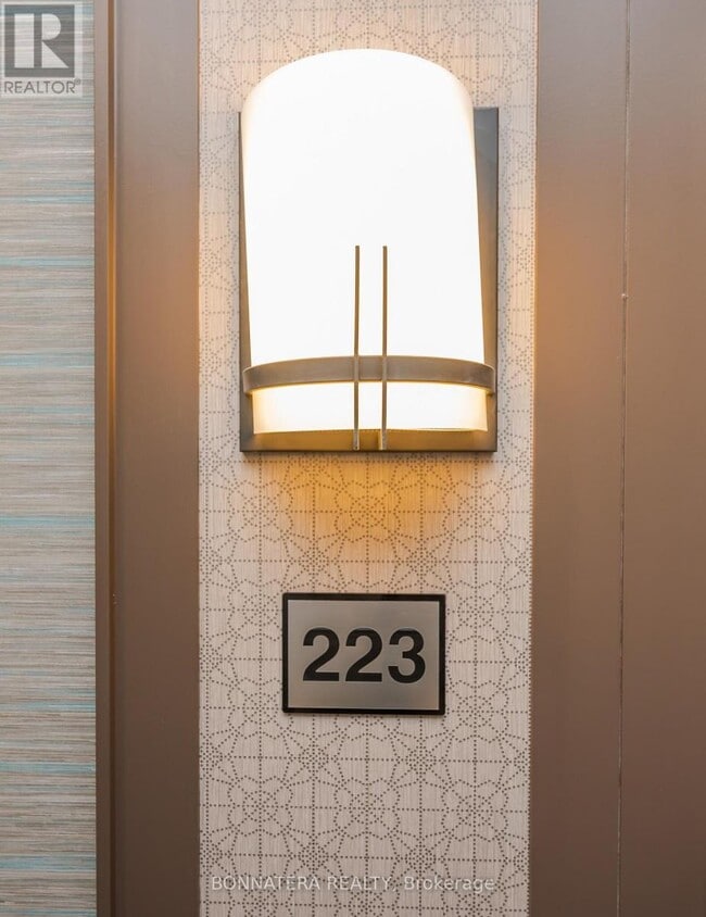 Photo - 450 Dundas St E Unit 223