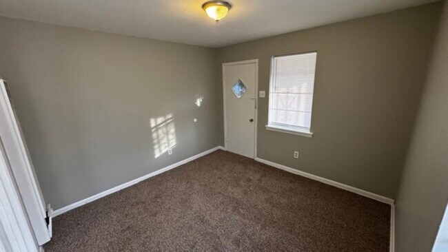 Photo - 832 Whitford Pl