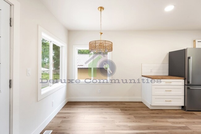 Photo - STUNNING 2 BEDROOM ON LAKE FRONT!!! Completely Remodeled!!