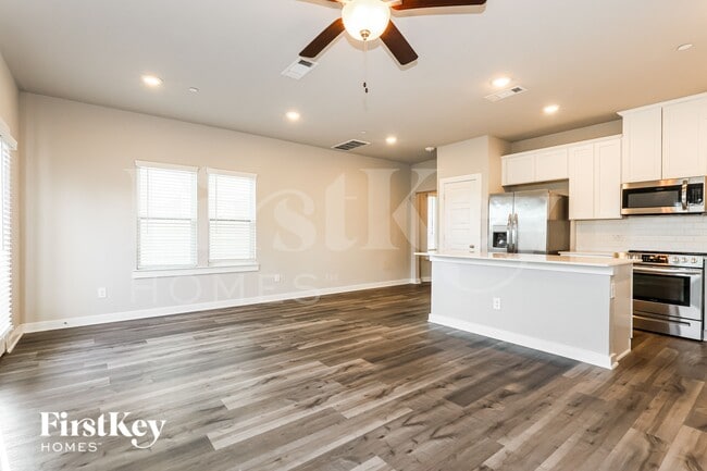 Photo - 357 N Centro Cir