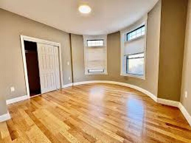 Photo - 9/1 No Fee! Spacious, updated 5BR/2BA in Cleveland Circle!