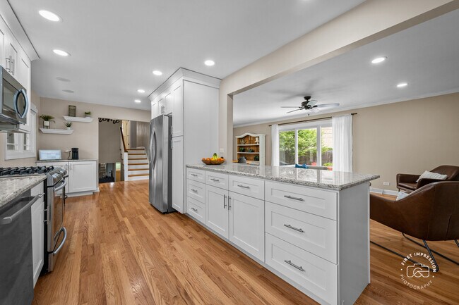 Photo - 325 Hemlock Ln