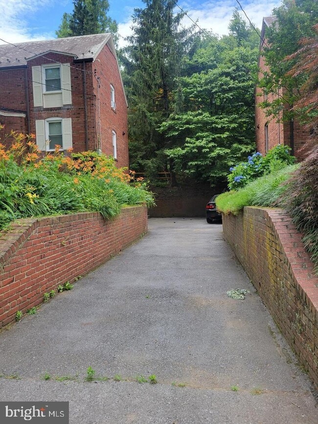 Photo - 8404 Cedar St