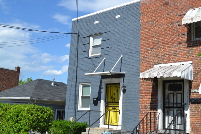 Photo - 1019 47th St NE House