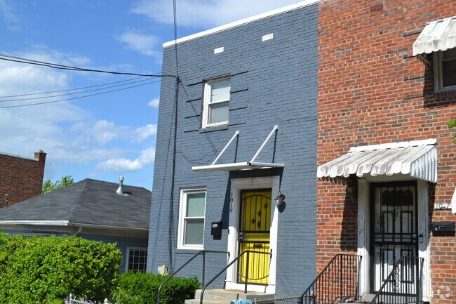 Building Photo - 1019 47th St NE Rental