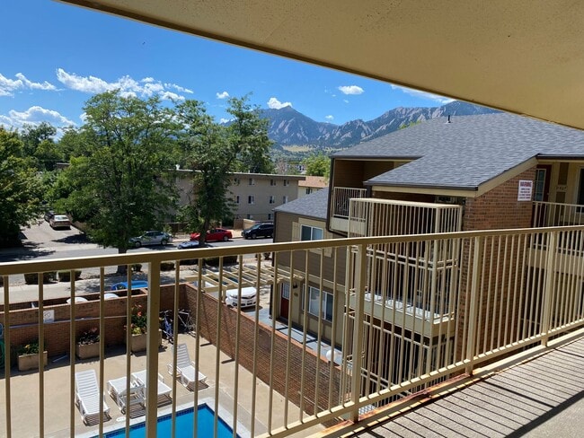 Building Photo - Top Floor Condo with View of the Flatirons and the Pool Unit P421