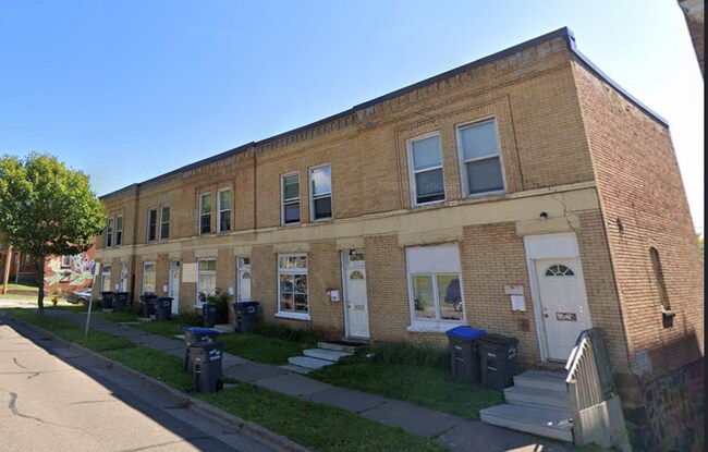 1430 E 3rd St