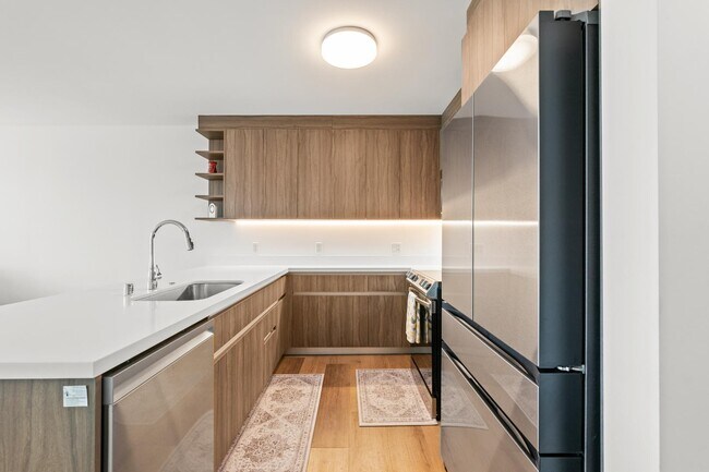 1515 Liona St Unit 2304