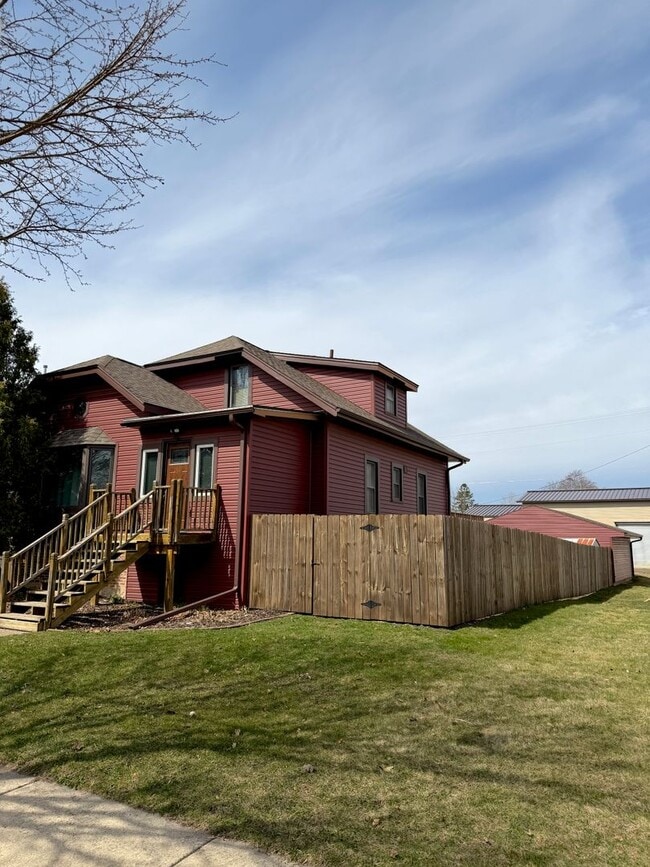 Photo - 3 Bed, 2 Bath Home with Garage