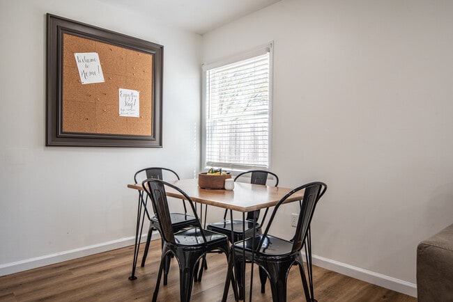 Photo - 1110 Cedarbrook Dr