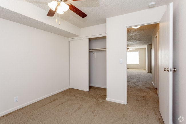 3HAB, 1BA - 947 ft²