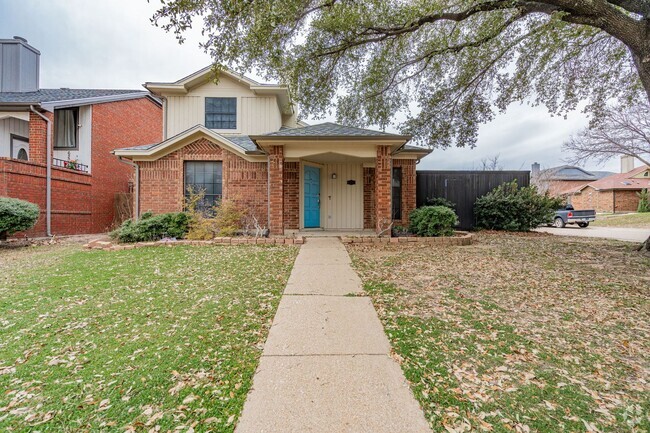 Building Photo - Welcome to this charming 3 bedroom, 2.5 ba... Rental