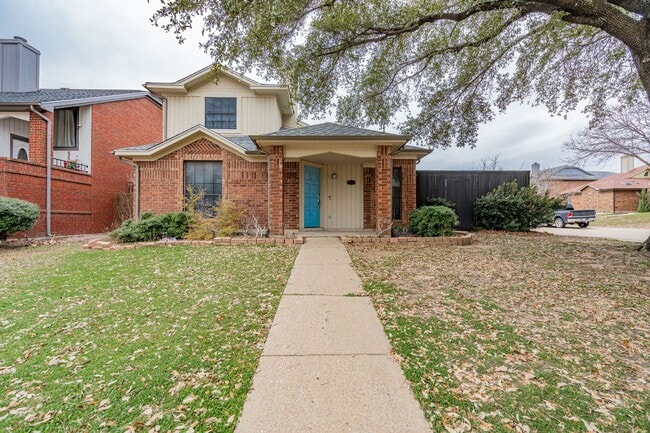 Welcome to this charming 3 bedroom, 2.5 ba... - Welcome to this charming 3 bedroom, 2.5 ba... House