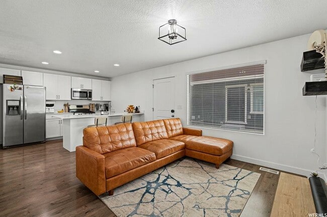 Photo - 231 Warbler Ct