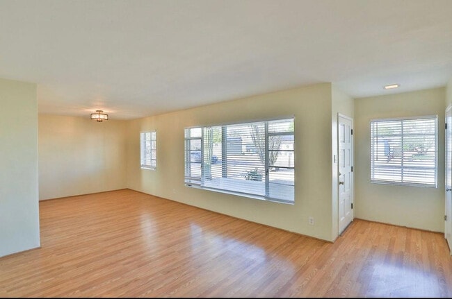Photo - 2421 W Anderson Ave