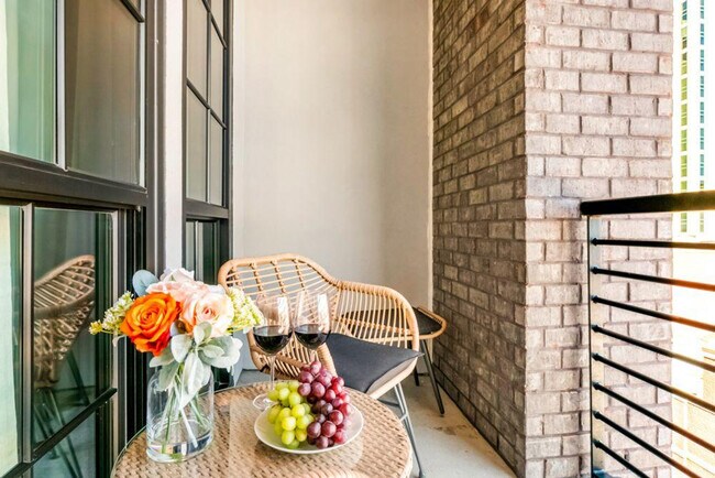 Photo - 611 Commerce St Unidad ID1267101P