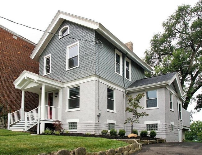 Building Photo - Modern Upgrades in Clifton