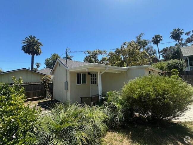 Building Photo - 417-417-417-412 Dibblee Ave Unit 417 1/2 Dibblee Ave Rental