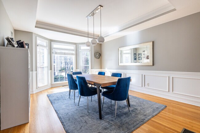 Photo - 2454 Vivian Cir