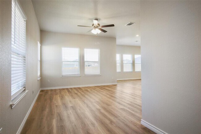 Photo - 518 Whirlaway Dr