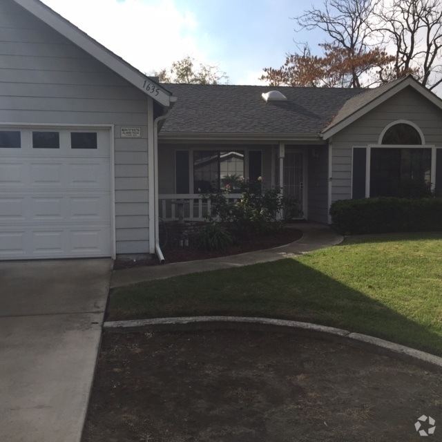 Building Photo - 1635 E Eastbrook Ave Rental
