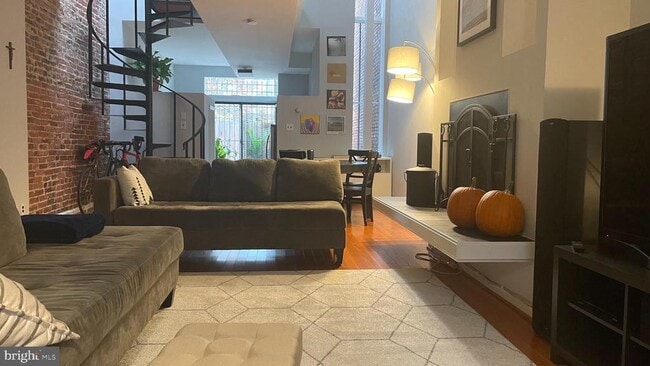 Photo - 1231 Linden Pl NE