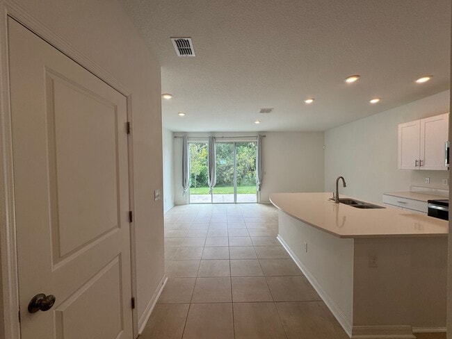 Photo - Fall Into Savings –Rent Reduced! Housing c...