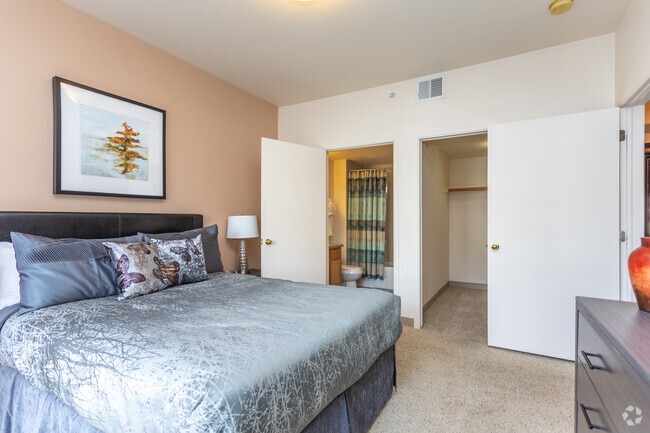 2BR, 2BA - 997SF