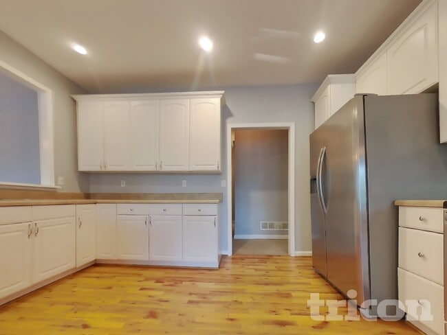 Photo - 3029 Lakeview Pkwy