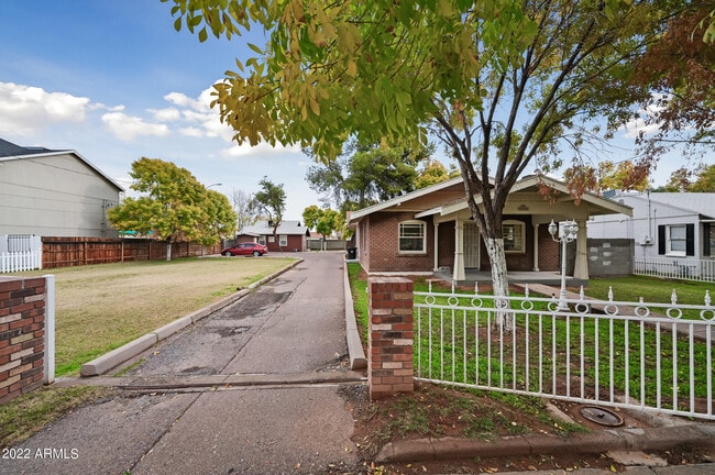 Photo - 217 S Sirrine Unidad 103