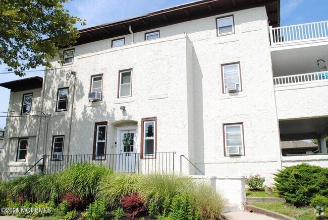 Building Photo - 711 Beach Ave Unit 3 Rental