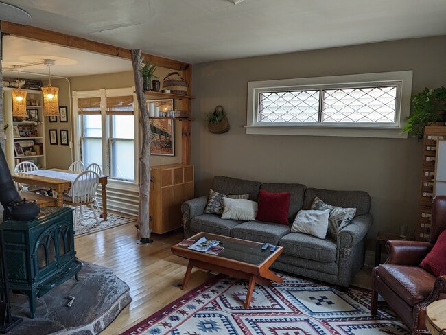 Photo - 710 Elm St House