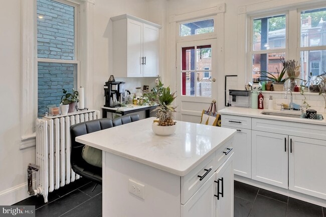 48 Q St NE
