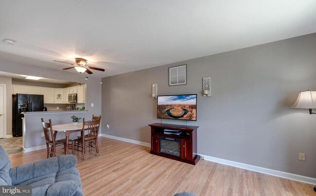 Photo - 833 Gallows Ct