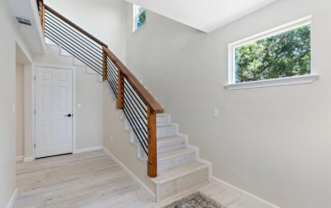 Photo - 739 Lakebreeze Dr