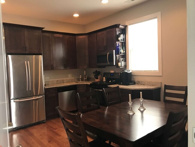 Photo - 3054 N Avers Ave Unidad 2