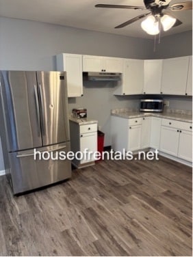 Photo - 902 Farris St