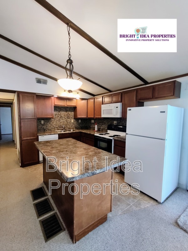 Photo - 304 Lake May 12 Rd