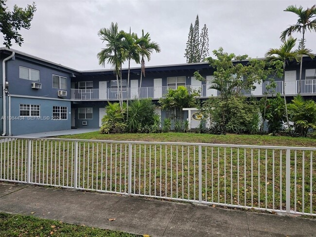 Building Photo - 16851 NE 21st Ave Unit 12