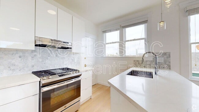 Building Photo - 818 Waller St Rental