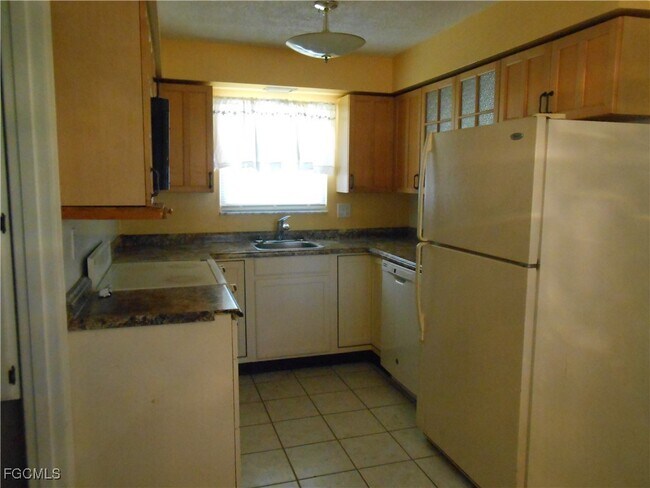 Photo - 1406 Alwynne Dr S