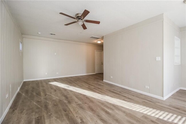 Photo - 1813 Ronald St