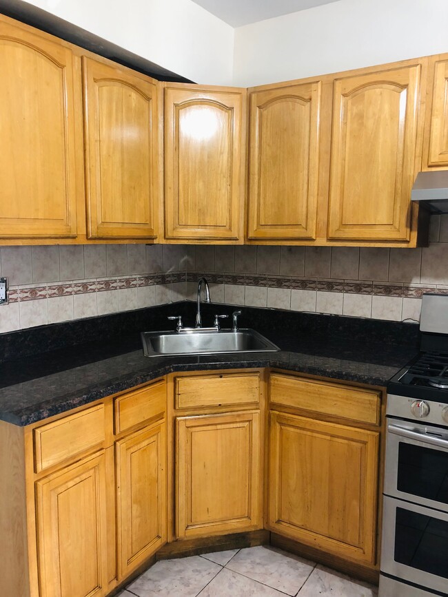 Building Photo - 9524 Van Wyck Expy Rental