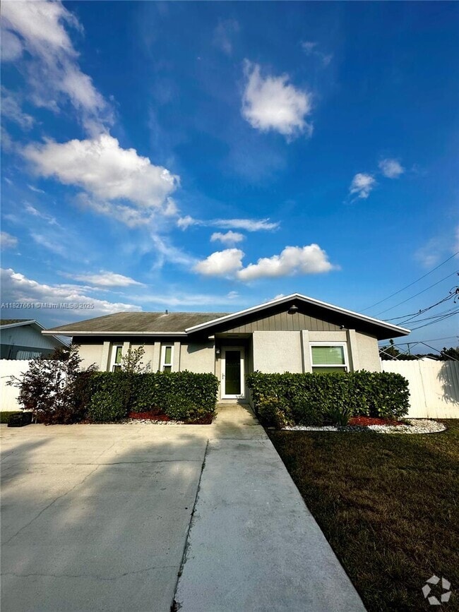 Building Photo - 18155 SW 105th Ave Rental