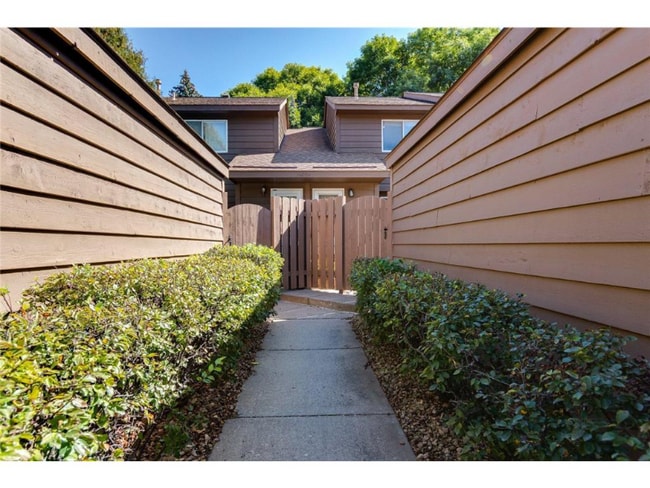 Photo - 2458 Crestwood Dr