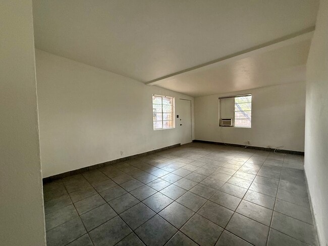 Building Photo - 1601 E Mitchell St Unit 1601