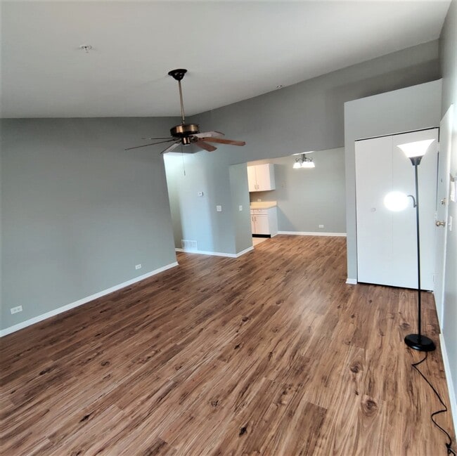 21W581 North Ave