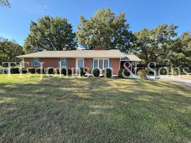 Building Photo - Three bedroom House with Large Lot in Country Setting